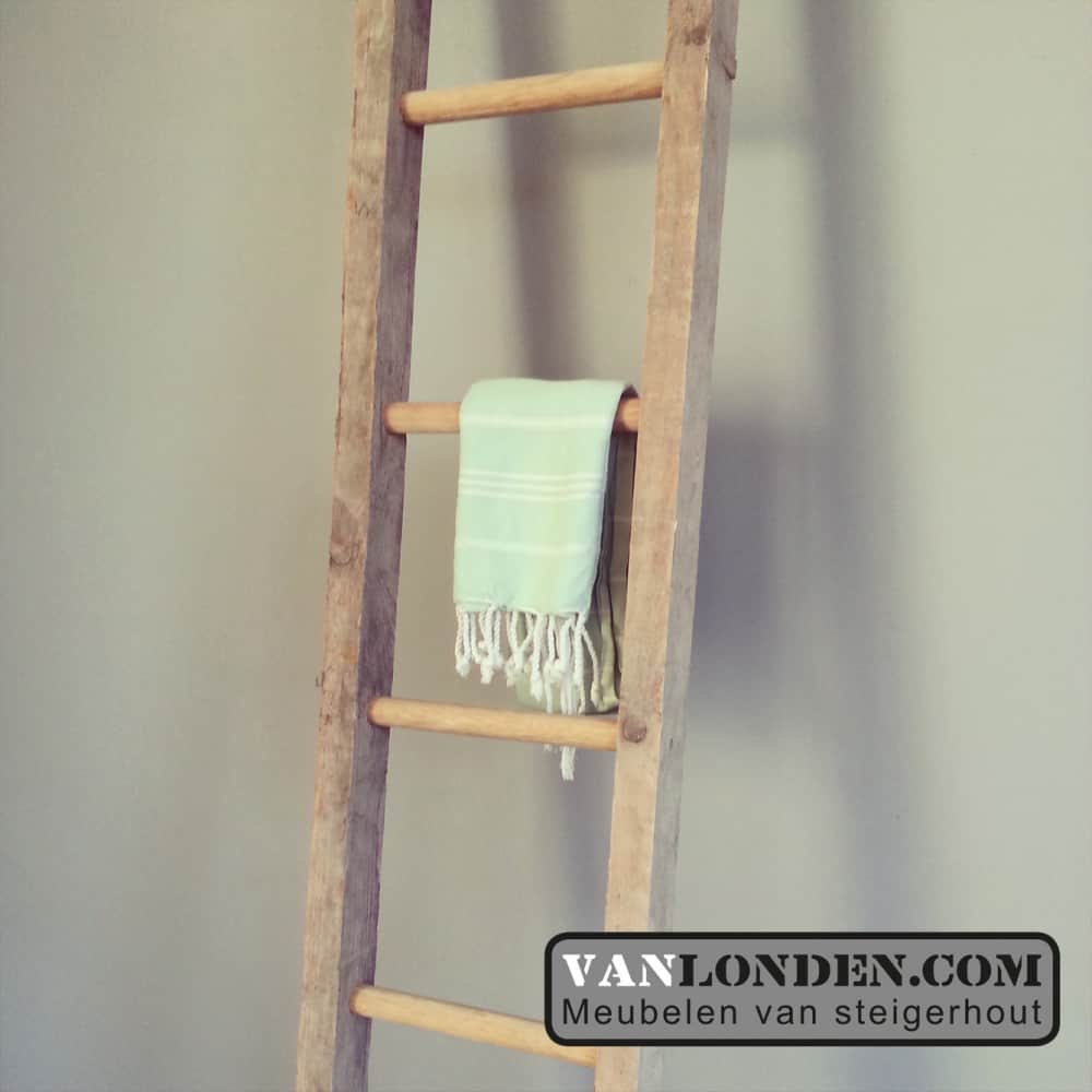 Steigerhouten handdoek trapje Britt