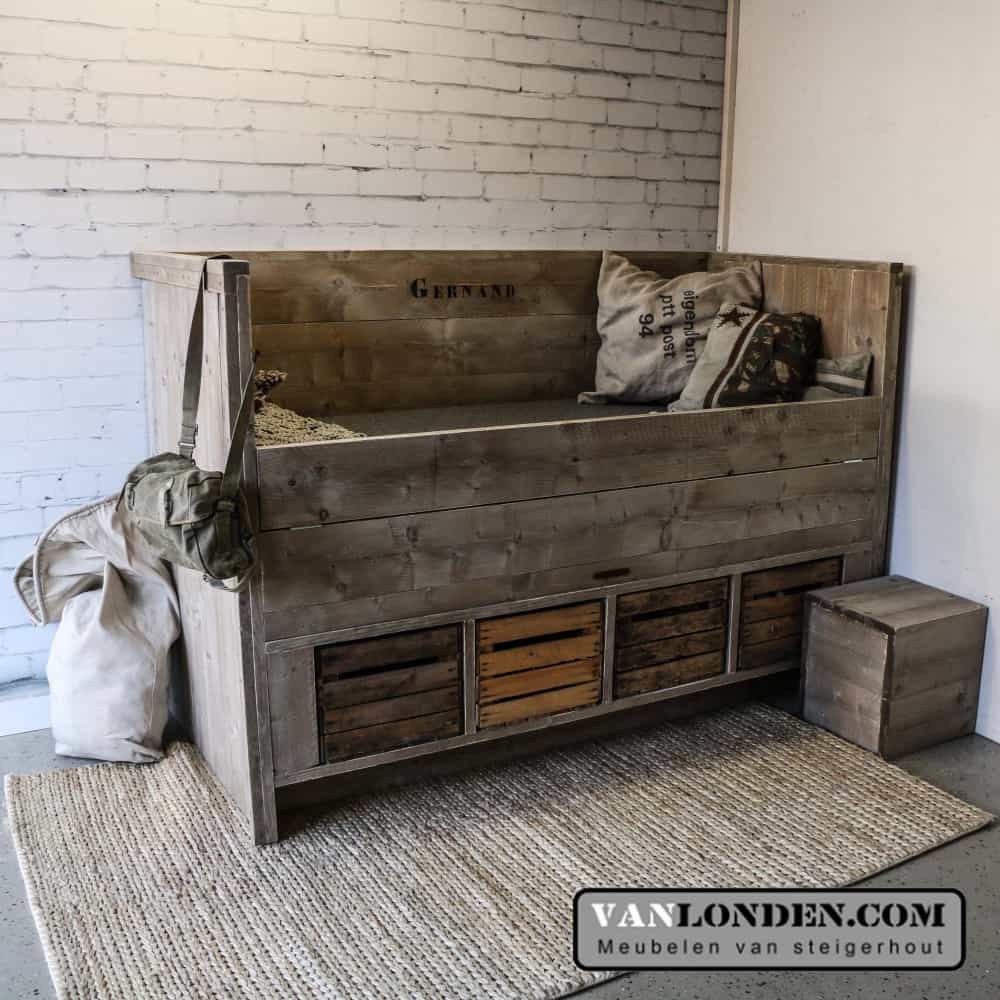Steigerhouten kajuitbed Gernand met fruitkisten