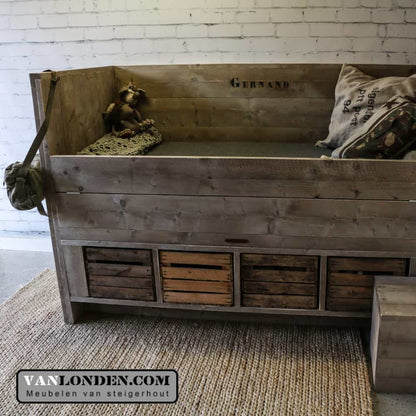 Steigerhouten kajuitbed Gernand met fruitkisten