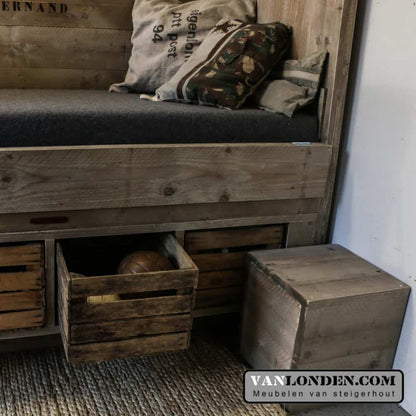 Steigerhouten kajuitbed Gernand met fruitkisten