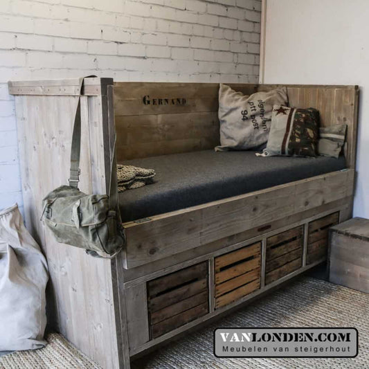 Steigerhouten kajuitbed Gernand met fruitkisten