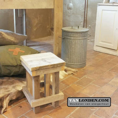 Steigerhouten krukje Gijs