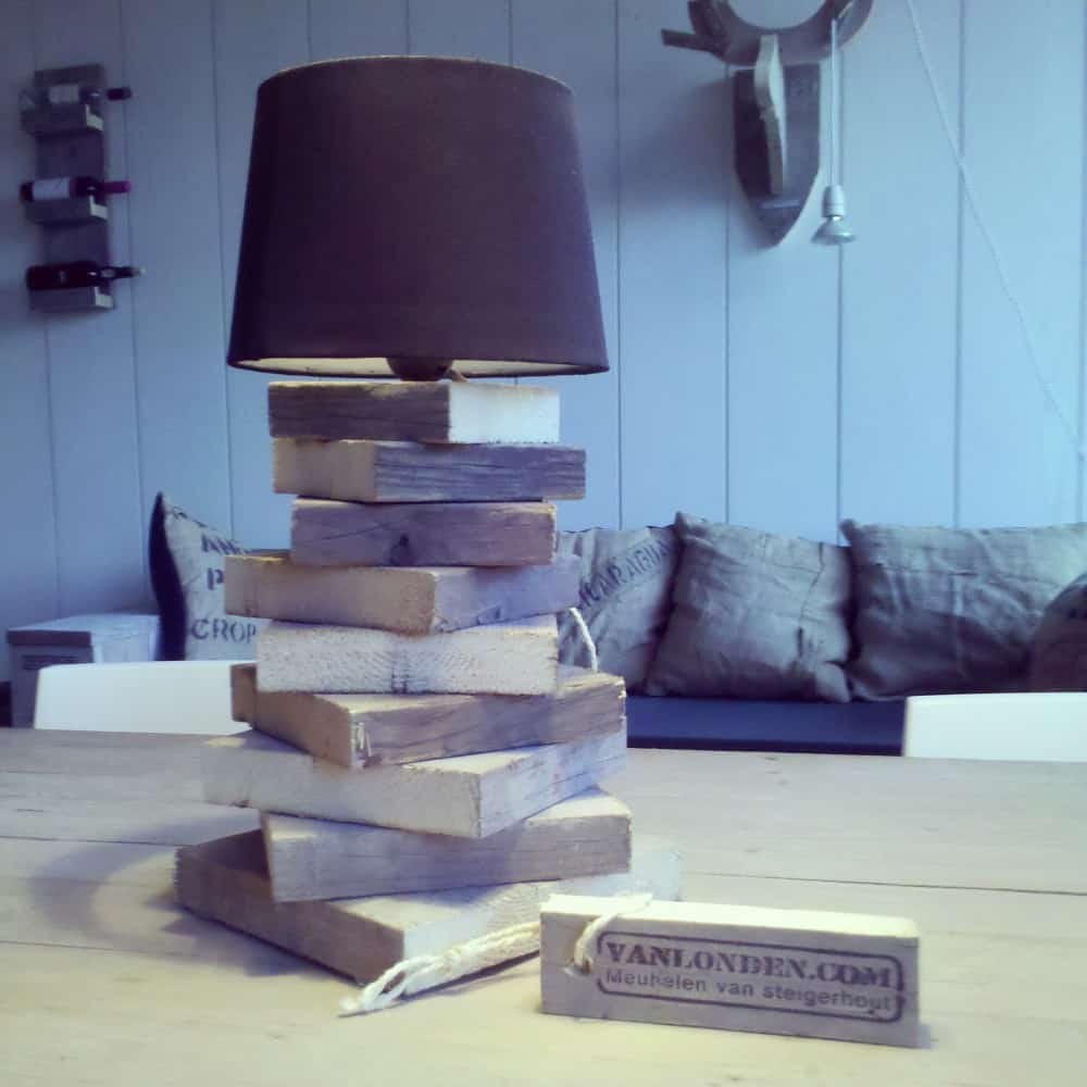 Steigerhouten lampje Bibi