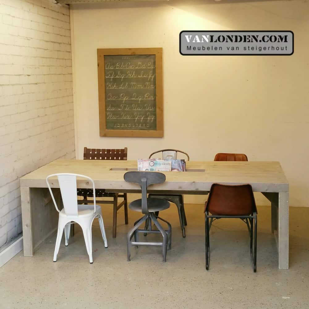 Steigerhouten leestafel met lectuurbak Lisa