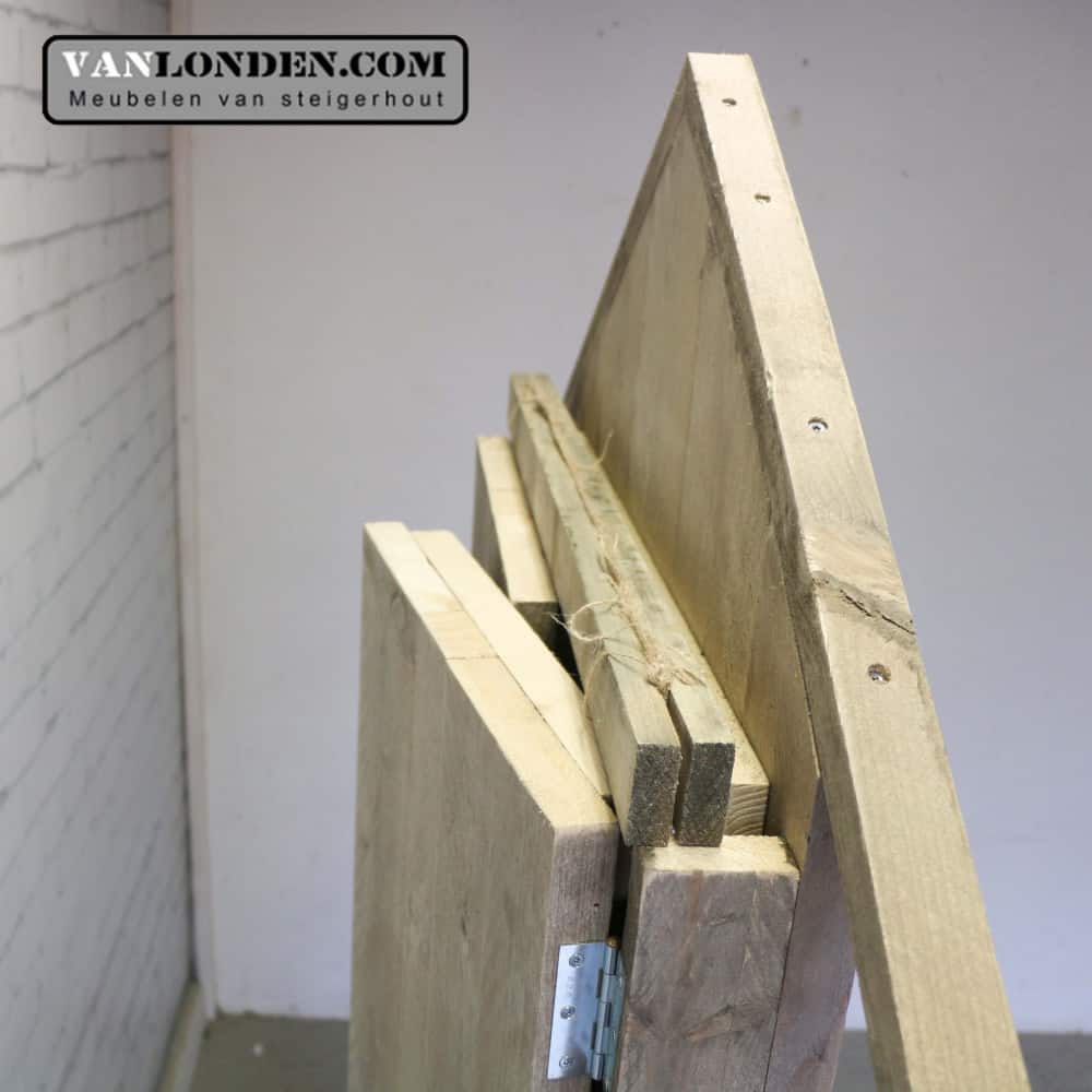 Steigerhouten poppenkast Annemiek