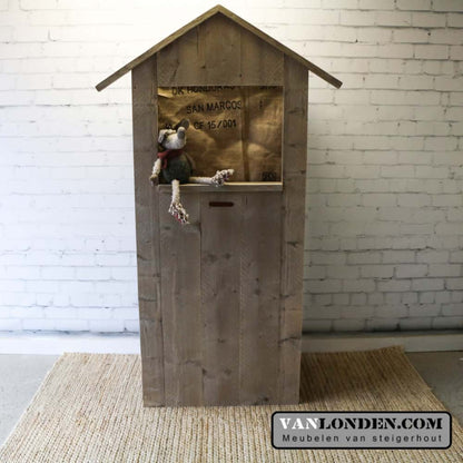 Steigerhouten poppenkast Annemiek