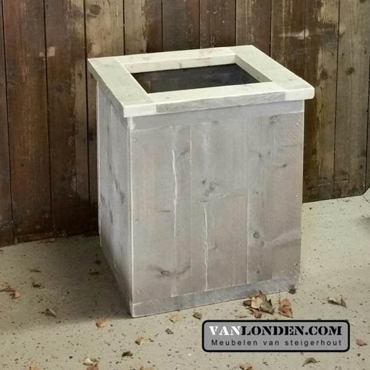 Steigerhouten prullenbakombouw Patrick