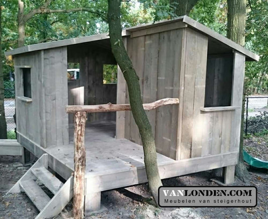 Steigerhouten speelhuis Dewi