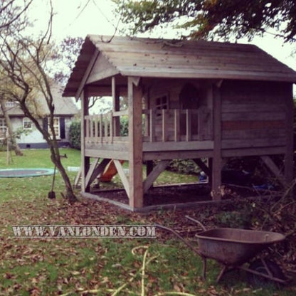 Steigerhouten speelhuis Loesje