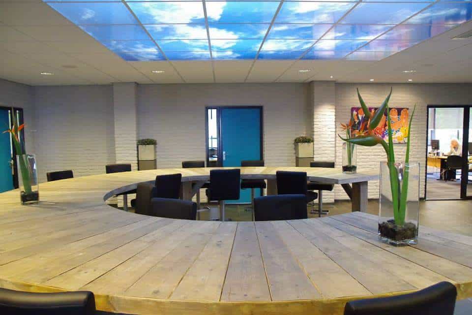 Steigerhouten ronde vergadertafel Jort