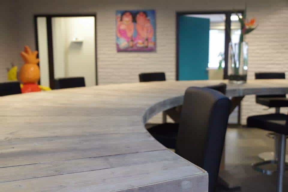 Steigerhouten ronde vergadertafel Jort