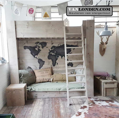 Steigerhouten stapelbed Jonathan met wereldkaart