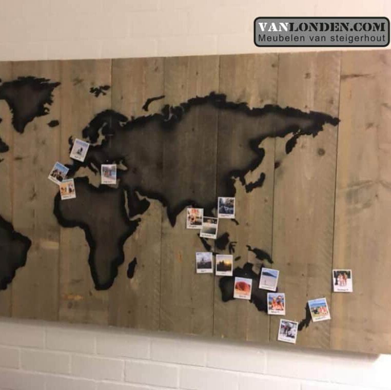 Steigerhouten stapelbed Jonathan met wereldkaart