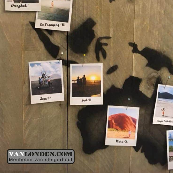 Steigerhouten stapelbed Jonathan met wereldkaart