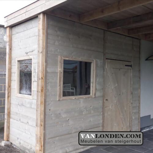 Steigerhouten overkapping met schuurtje San detail schuur