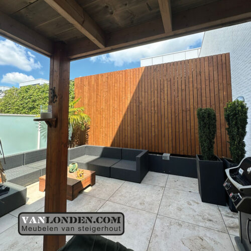 Steigerhouten schutting Pilaf totaalbeeld