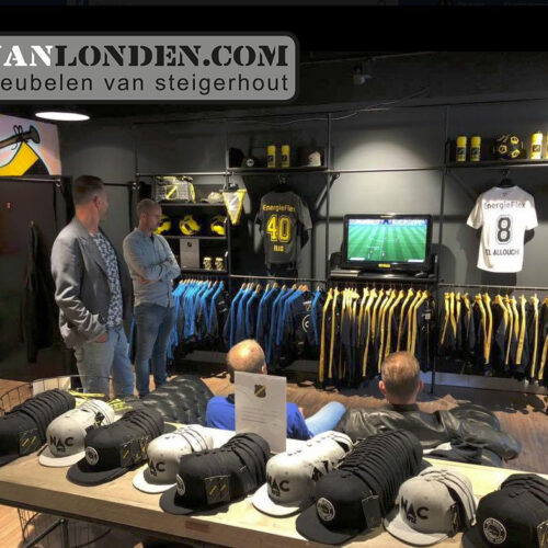 Vanlondencom interieur tafel fanshop NAC