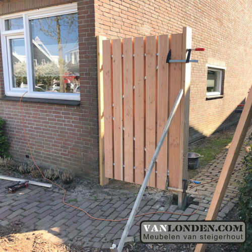 schutting en poort van douglas 1